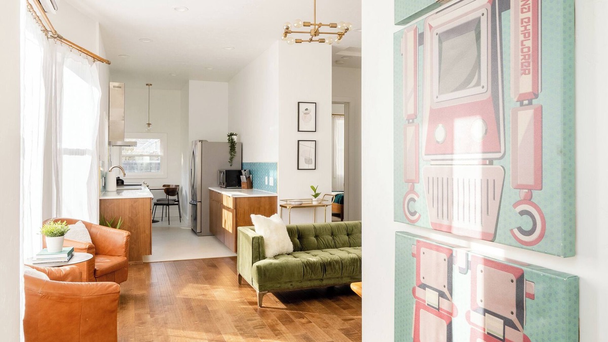 Sunnyside House | MidCentury Dream 2BR - 95 WalkScore