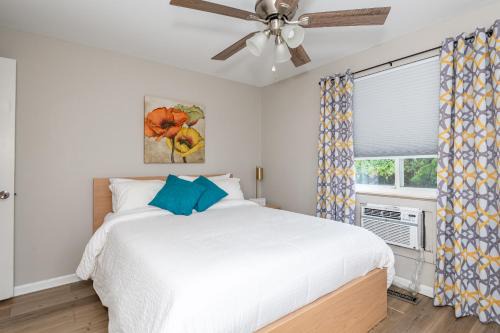 Kettering Apartment | Midcentury Modern 2br Comfort Near The Greene!
