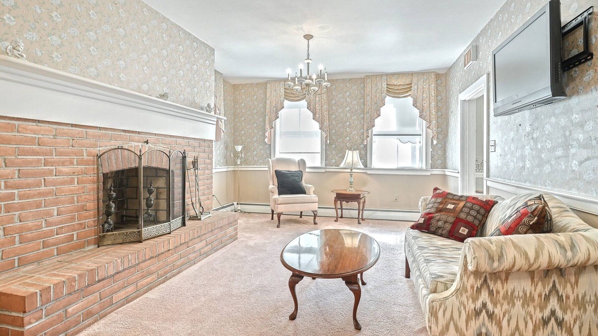 Fairfield House | MIDDLE CREEK MANOR 12 BEDS & 13 BATHS