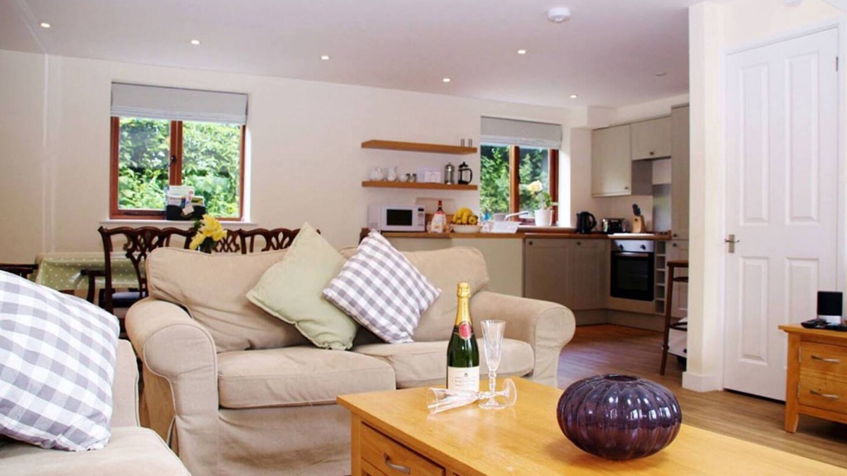 Alton Cottage | Middledown - a cottage that sleeps 7 guests in 3 bedrooms