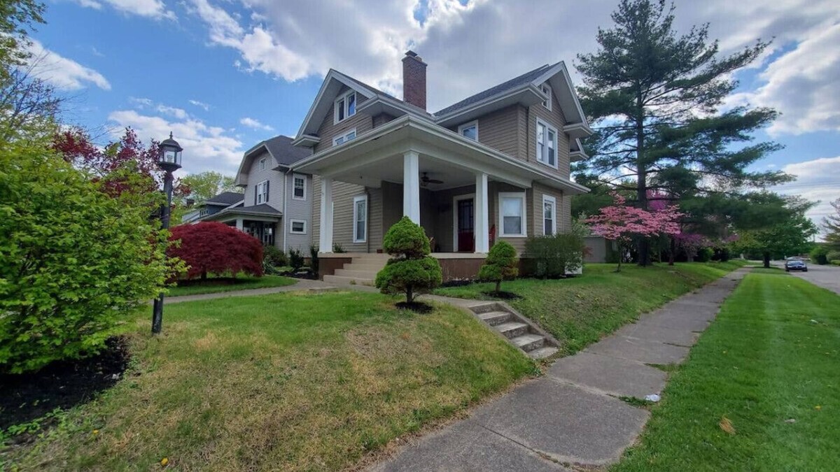 Middletown House | Middletown Centenarian 4 Bed 2 Bath Sleeps 12