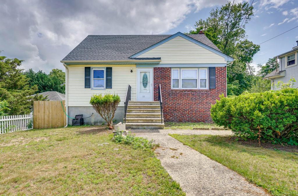Leonardo House | Middletown Township Home, Close to Beaches!