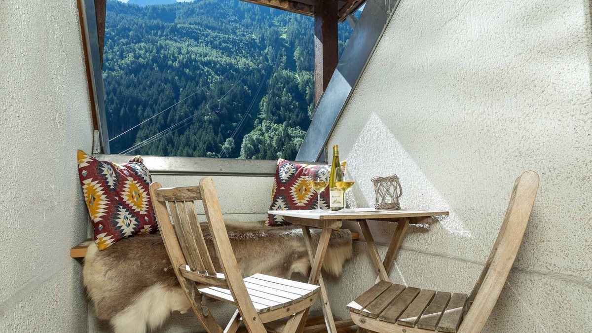 Chamonix City Centre Cottage | Midi loft - an apartment that sleeps 4 guests in 1 bedroom