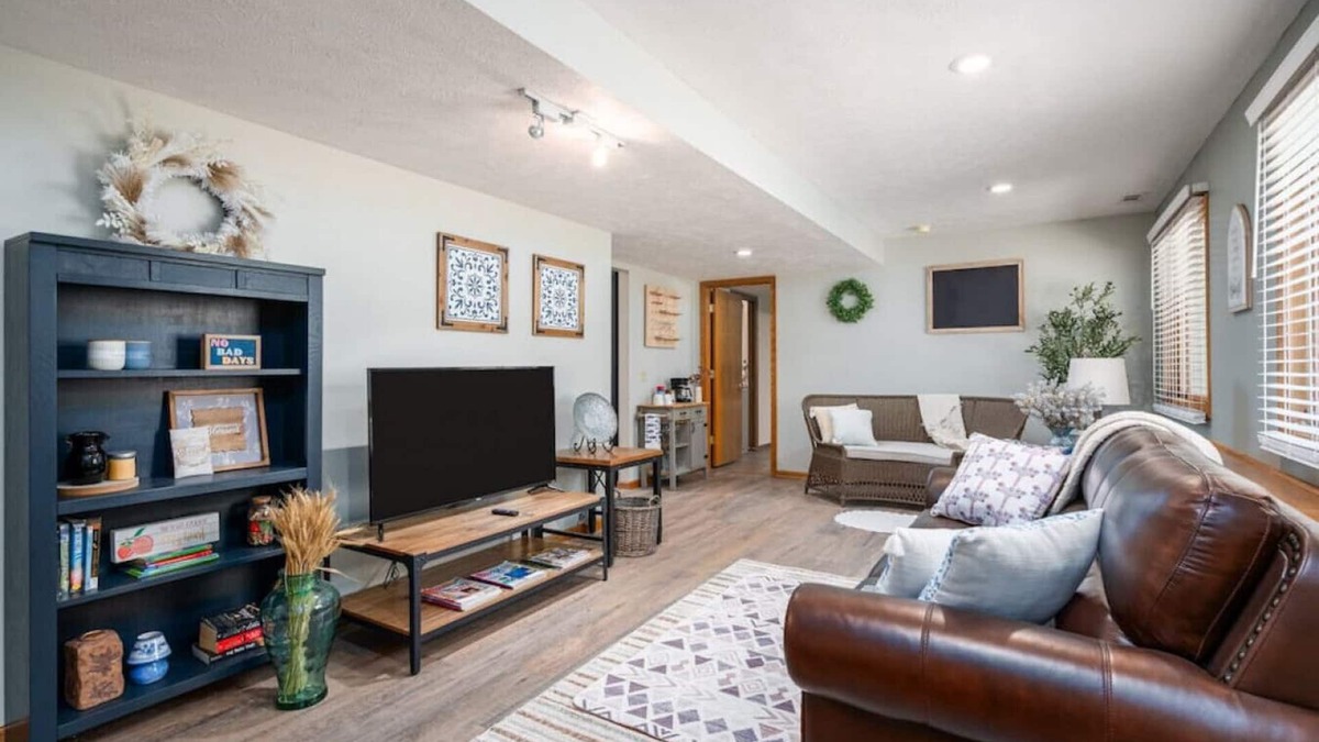 Hudsonville House | Midlake Elegance Retreat