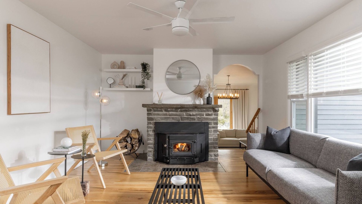 Callicoon House | Midnight Meadow - Light & Airy Cabinnn