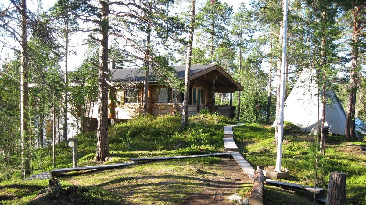Inari Cabin | Midnight sun in Finnish Lapland