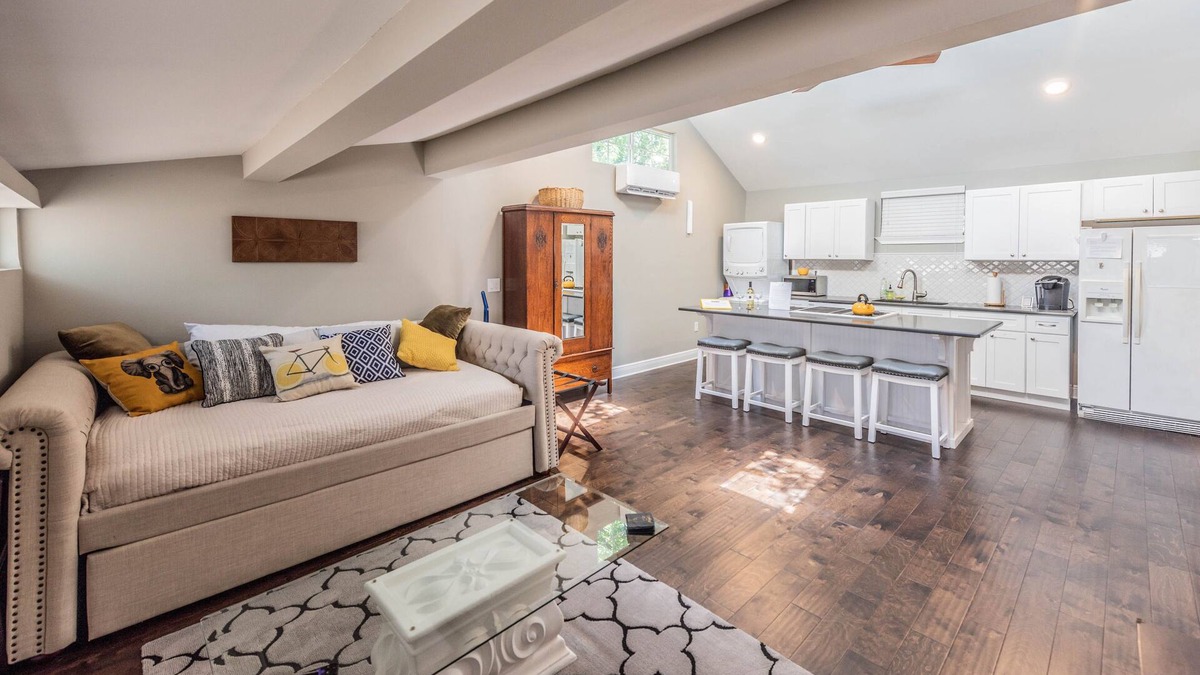 Alta Vista Apartment | Midtown Backyard Guest House Studio