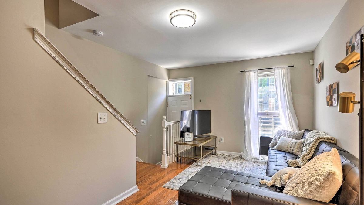 Downtown Baltimore House | Midtown Baltimore Hub Half Mi to Penn Station