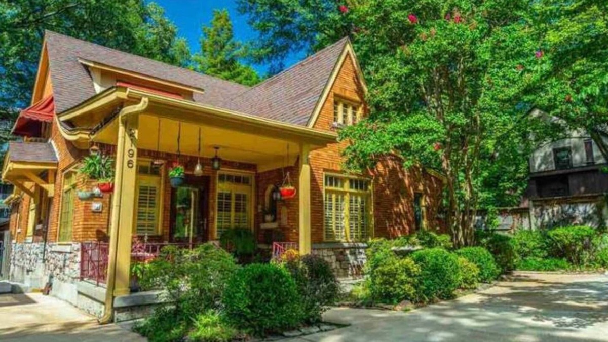 Midtown House | Midtown Bungalow - Walk to Overton Square