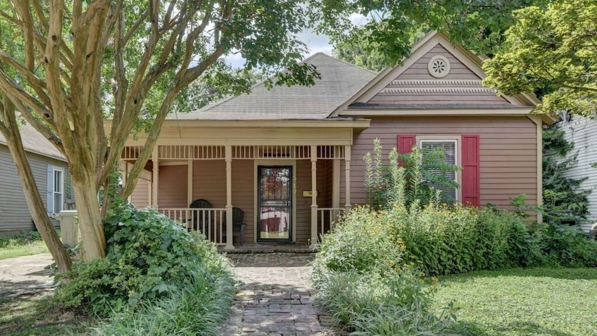 Lenox House | Midtown Charm walkable to Overton Square