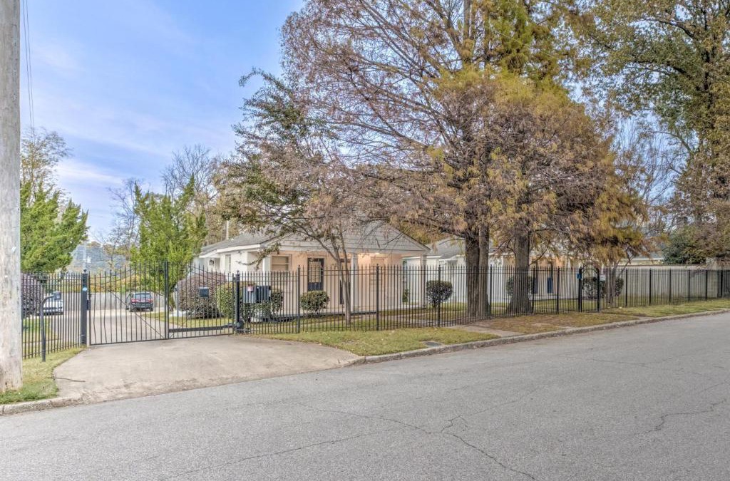 Midtown Apartment | Midtown Gated Cottage w Parking Near Overton Square