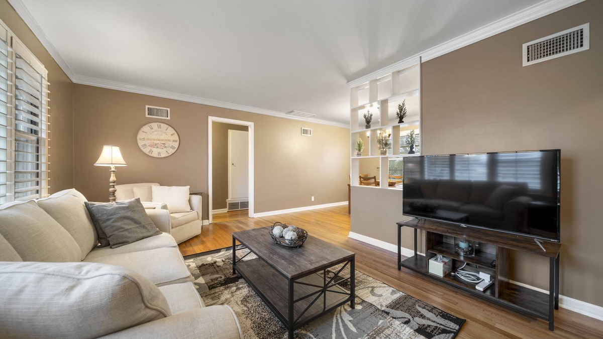 Mayo Meadow House | Midtown Marvel near all Tulsa hot-spots