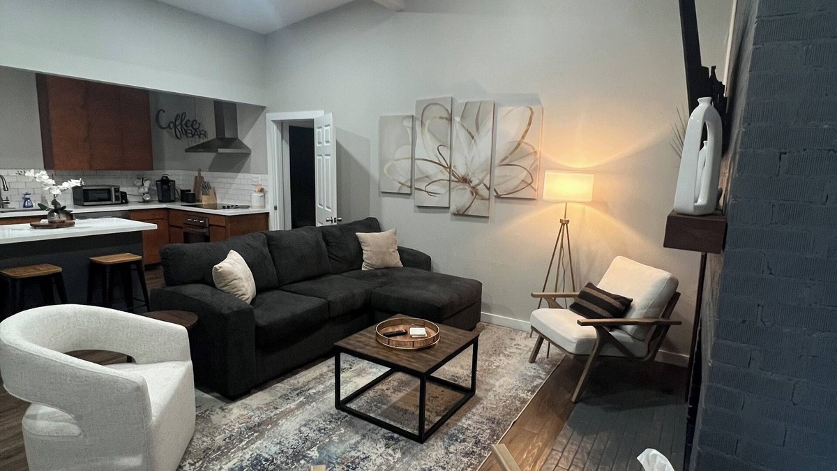 Bryan House | Midtown Retreat - near Texas A&M.Updated!