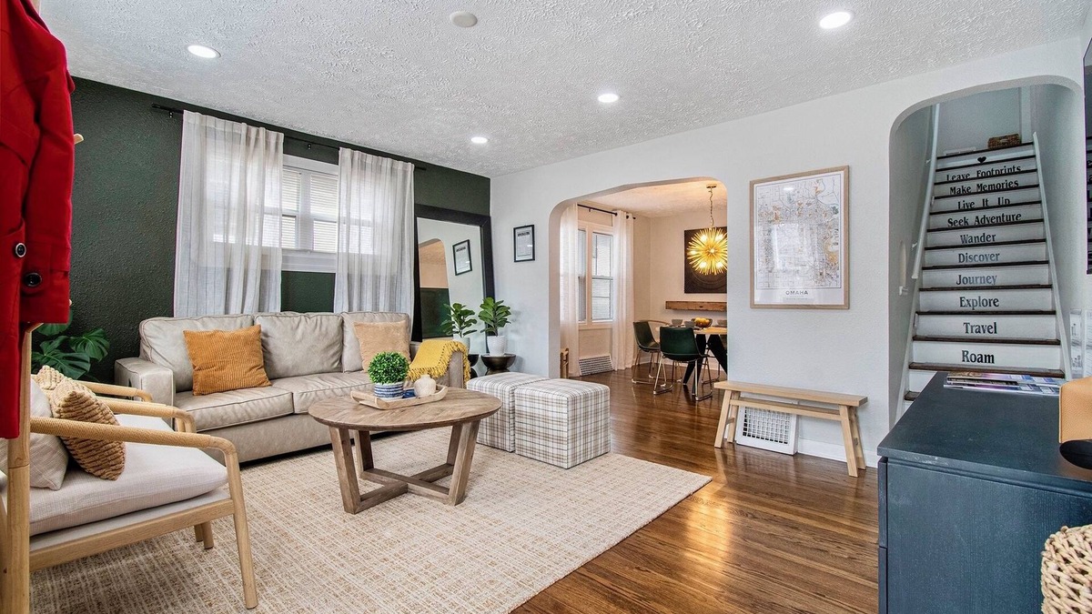 Midtown House | Midtown Stay: King Bed I FirePit I Yard I 5 min CHI Arena I CWS I Creighton