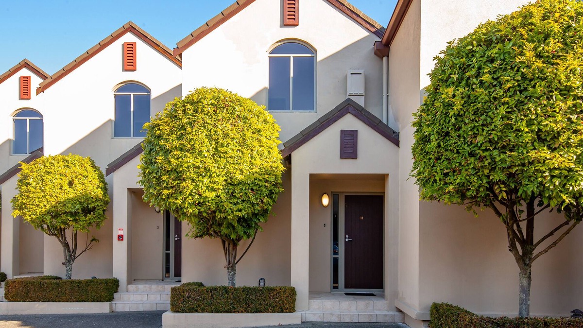 Taupo House | Midtown Tui Villa - Taupō Central Holiday Unit