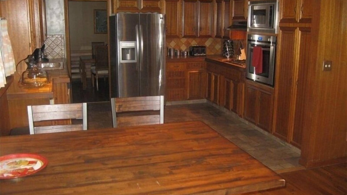 Tulsa House | Midtown Tulsa, Quiet Street, Minutes to Expo, Hospitals, Shops, large yard