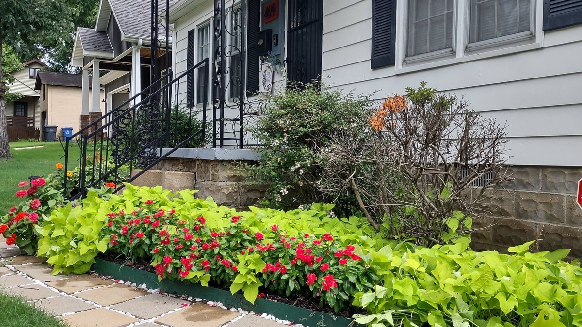 Jonesboro House | Midtown Vintage Belle House conveniently located in the center of Jonesboro.