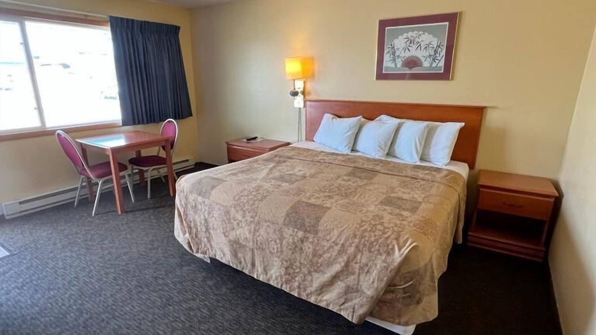 Viroqua Hotel | MIDWAY MOTEL