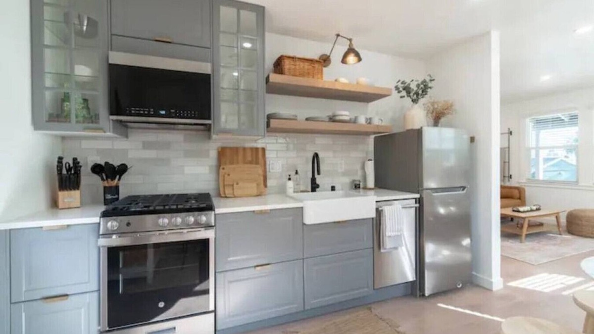 Benicia House | Midway Napa and SF - 5G Wi-Fi & private yard