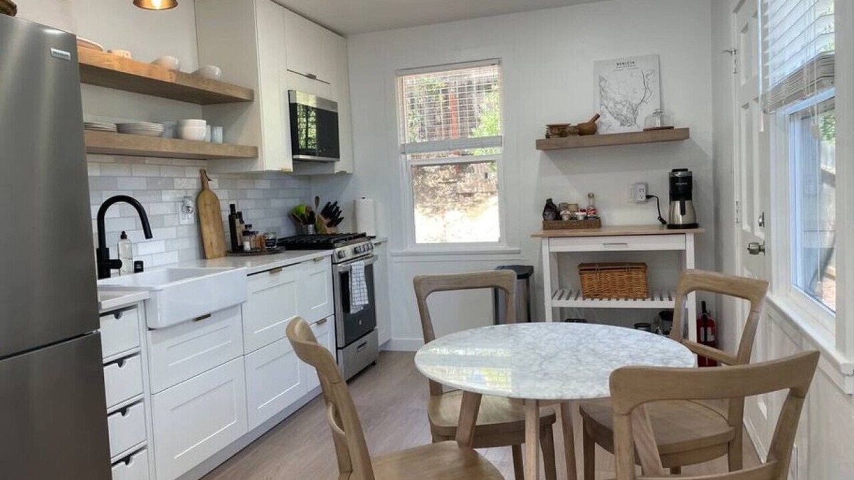 Benicia House | Midway Napa and SF - 5G Wi-Fi & private yard