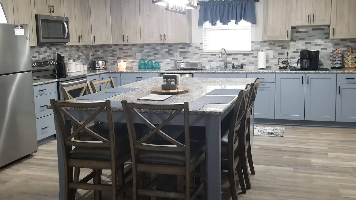 Far North Central House | Midway Retreat: family and pet-friendly 3 bedroom 2 bath home