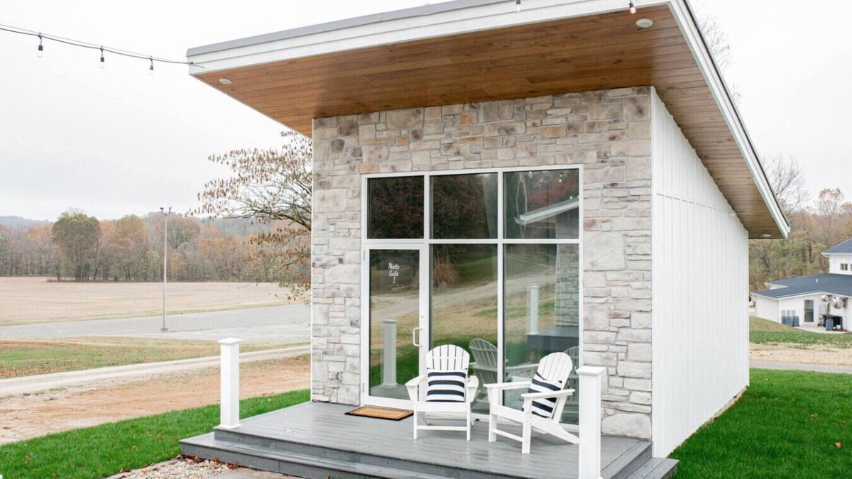 Lake Forest Estates House | Miette Suite at Baetje Farms