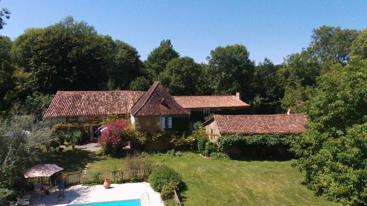 Saint-Amand-de-Vergt House | MIGAYX, large Perigourdine farmhouse with swimming pool between Périgueux and Bergerac.