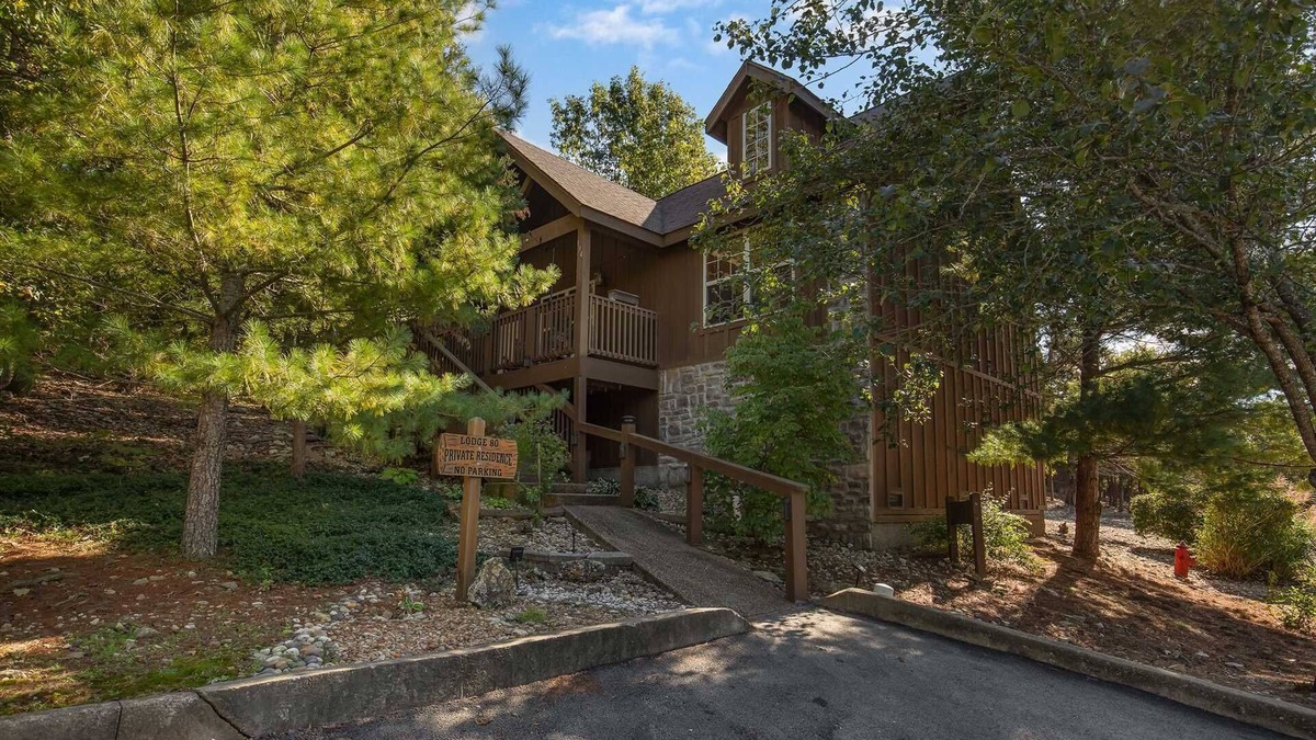 Reeds Spring Cabin | "Mighty Oaks" Stonebridge Lodge - Extra twin, end of the road and close to SDC - Lodge #80