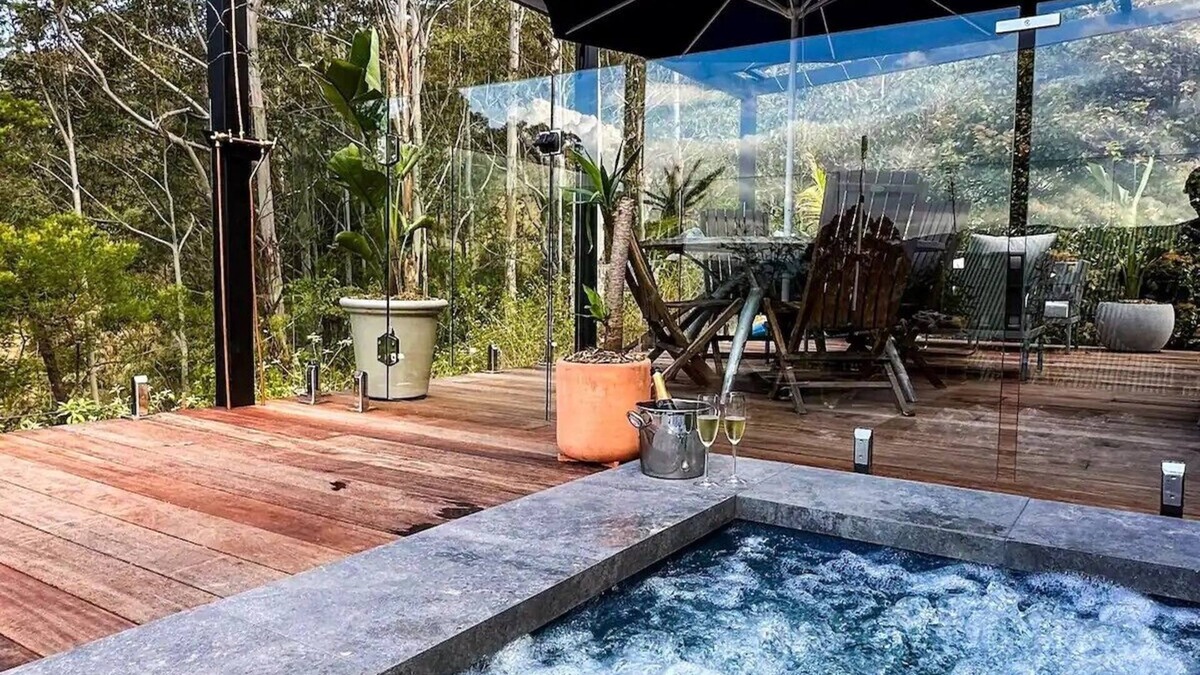 Kangaroo Valley Villa | Mike's Kangaroo Valley. A relaxing private cabin surrounded by beautiful nature.