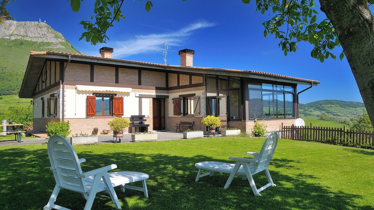 Amurrio House | Mikelen Etxea - House with spectacular views in Orduña