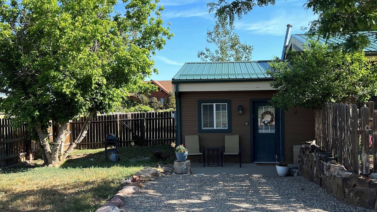 La Veta Cottage | Mil Suite-1-bedroom cottage with surrounding mountain views