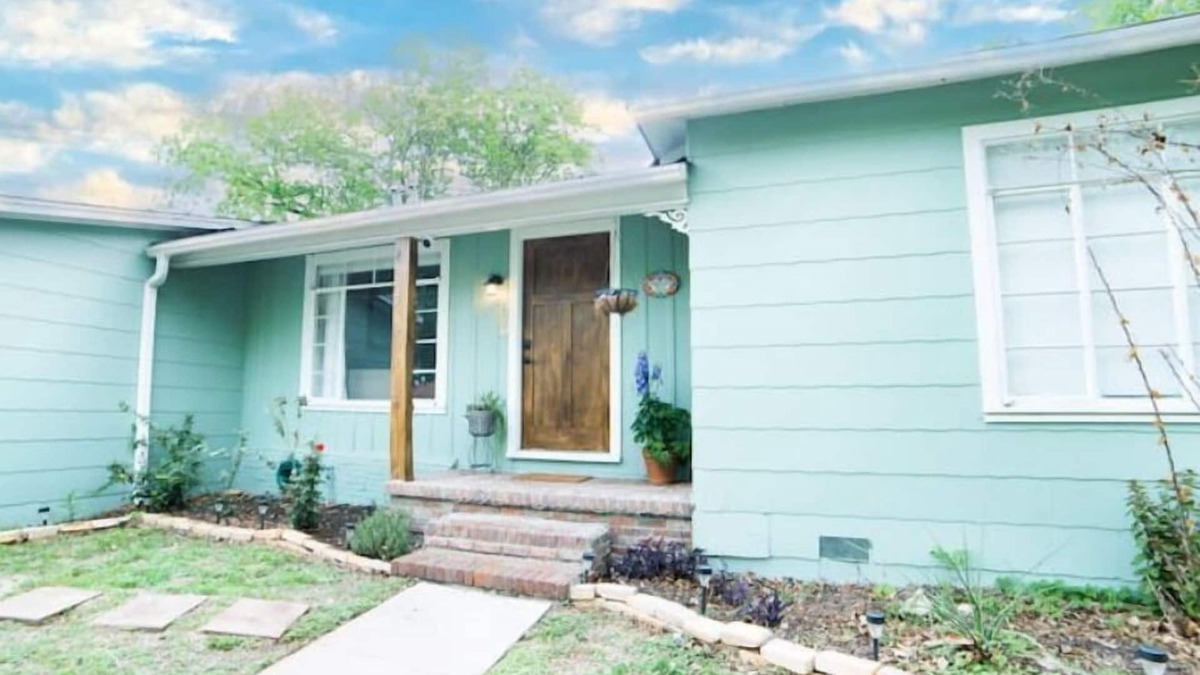 Alamo Heights House | Mil TDY Per Diem Match! Entire House; Pet-Friendly