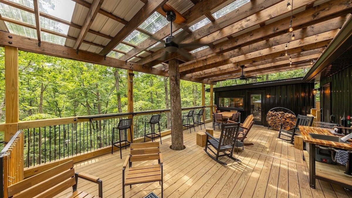Springfield Cabin | Milam Ridge: Modern Cabin Escape. Hot Tub, Covered Deck, Fire Pit