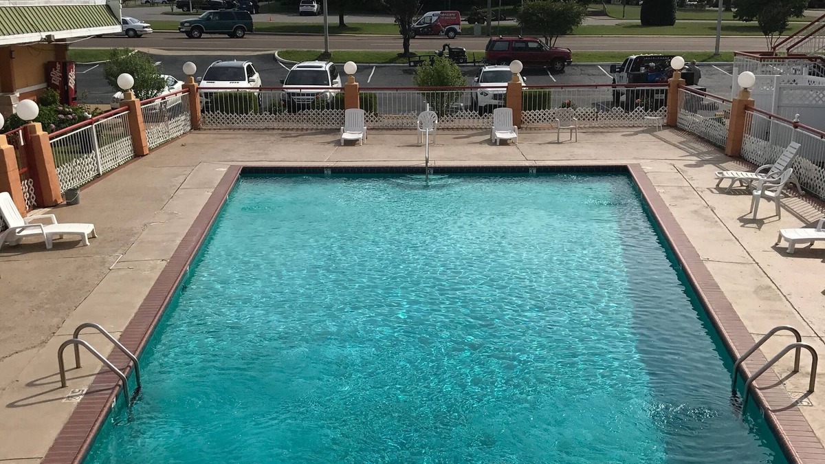 Milan Hotel | Milan Inn & Suites