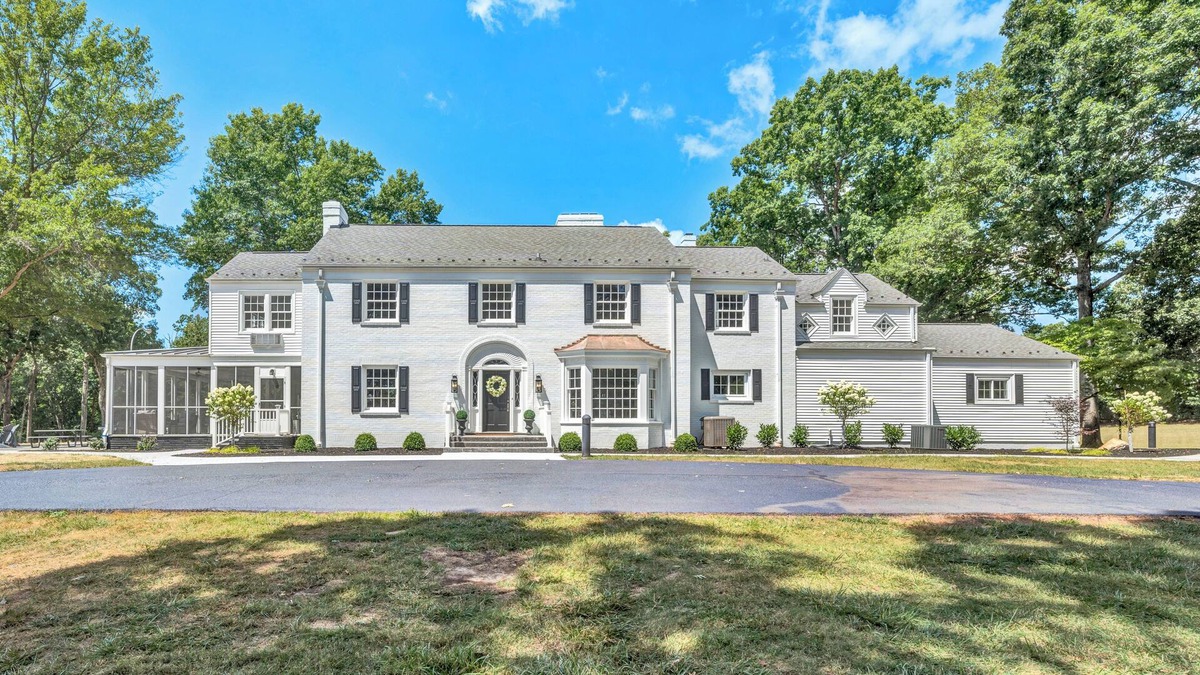 Union Hall House | Milan Manor - Smith Mountain Lake