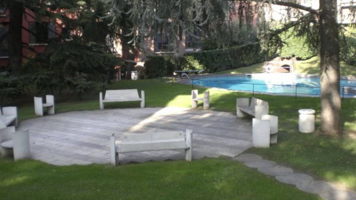 Lampugnano Apartment | Milan, Minutes from Rho Fair S.Siro Stadium Hyppodrome, 1 bedroom garden pool