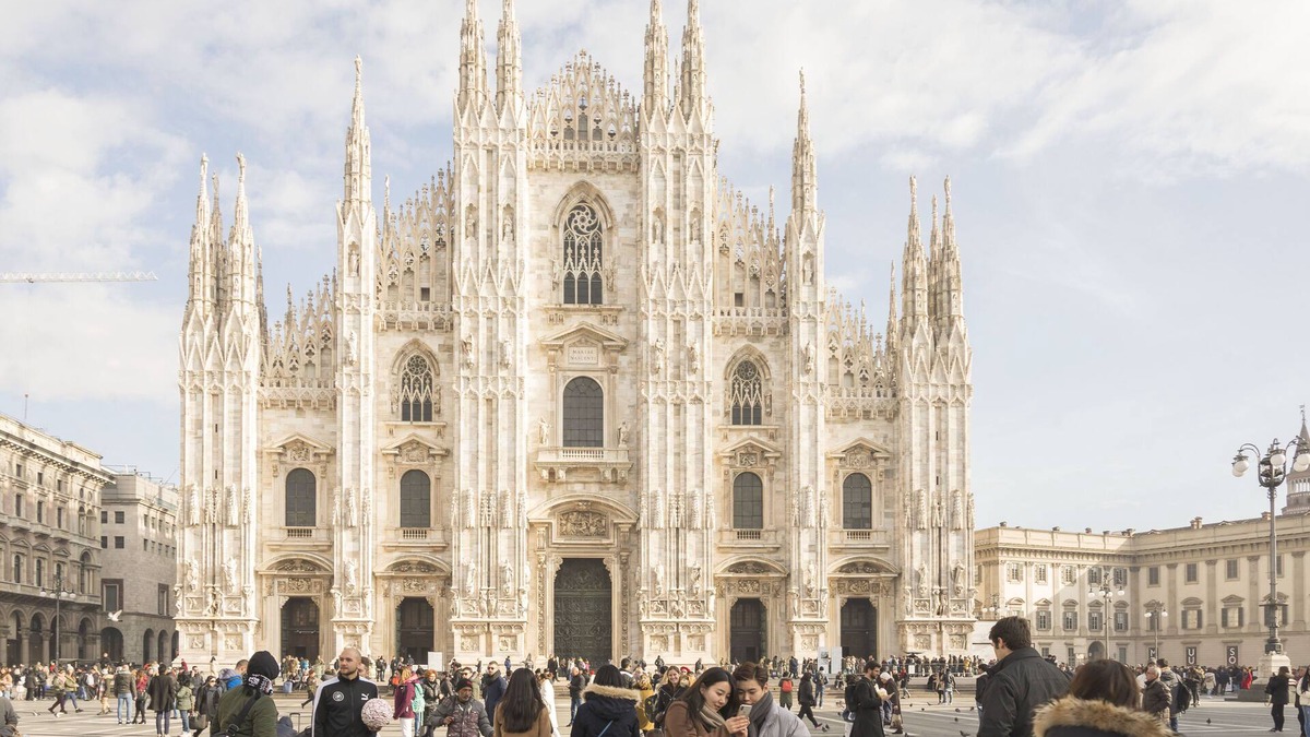 San Babila Apartment | Milano Duomo Elegance Home - next to Duomo, shopping district, 5 guests