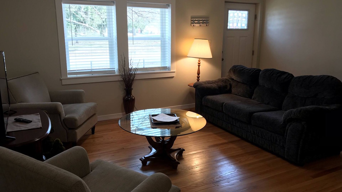 Linntown House | < Mile Bucknell, PSU -4br,2bth,2lr. Screened Sitting Porch