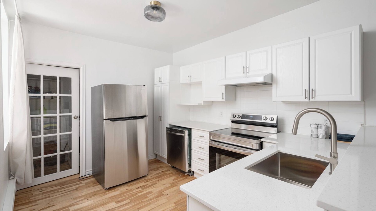 Mile End Apartment | Mile-End 3 BDR Cozy Retreat