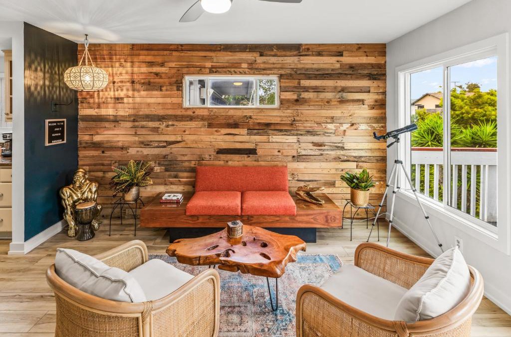 Townsite House | Mile to Beach! Private, Family & Pet Friendly Oasis! Pool Table & Hot tub!