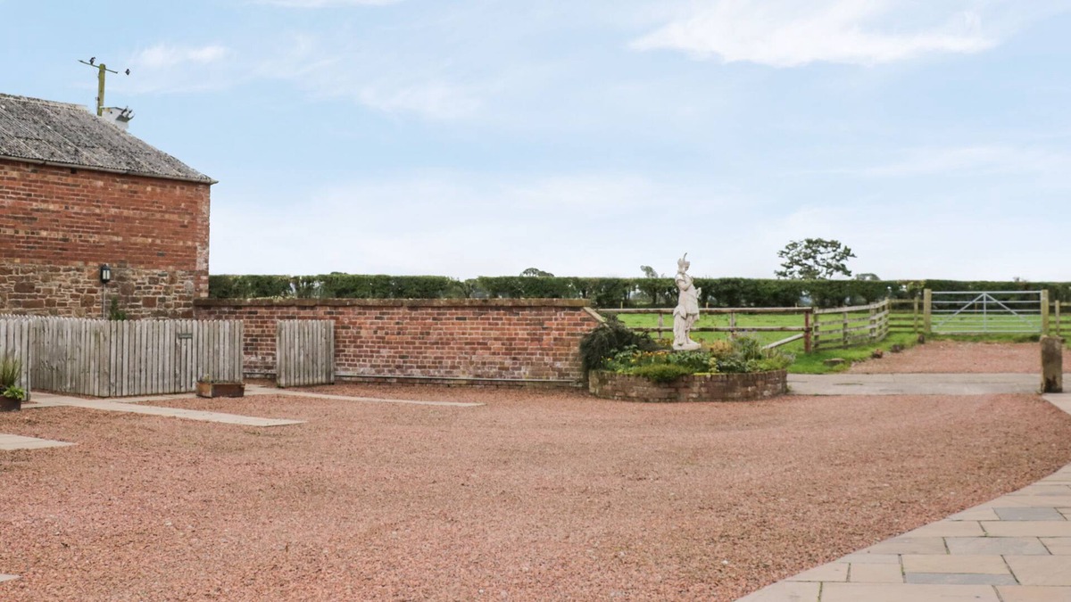 Wing Cabin | MILECASTLE, family friendly, with a garden in Brampton, Cumbria