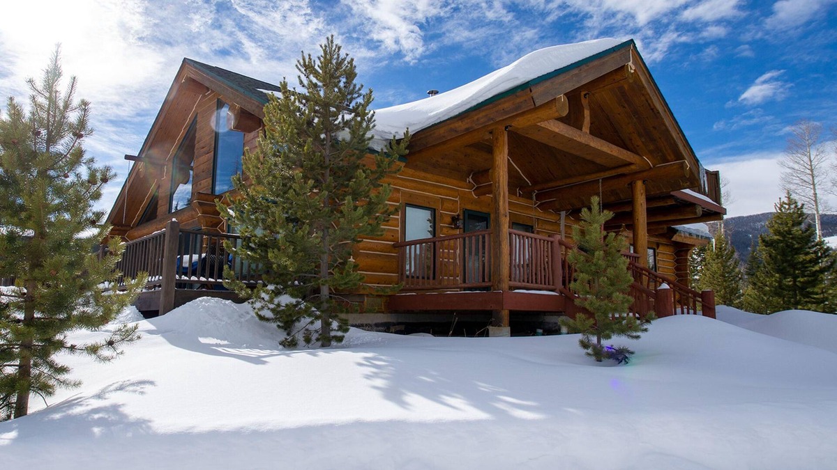 Pole Creek Preserve Cabin | Miles Behind Log Cabin by Stay Winter Park