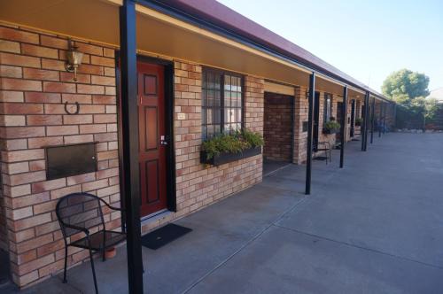 Miles Hotel | Miles Outback Motel