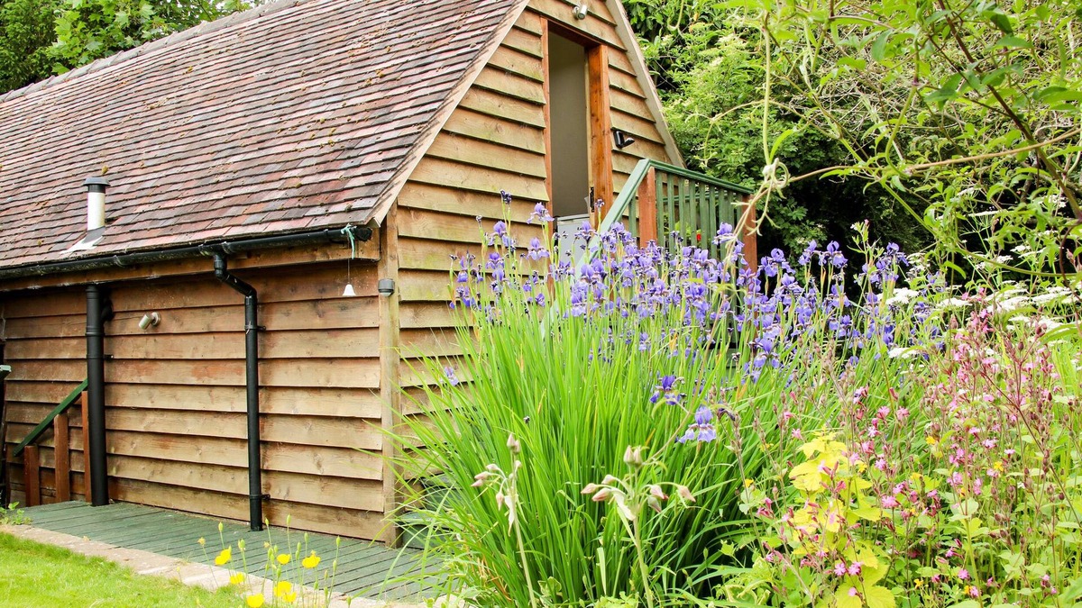 Munslow Cottage | MILFORD TREE TOPS, romantic, with a garden in Craven Arms