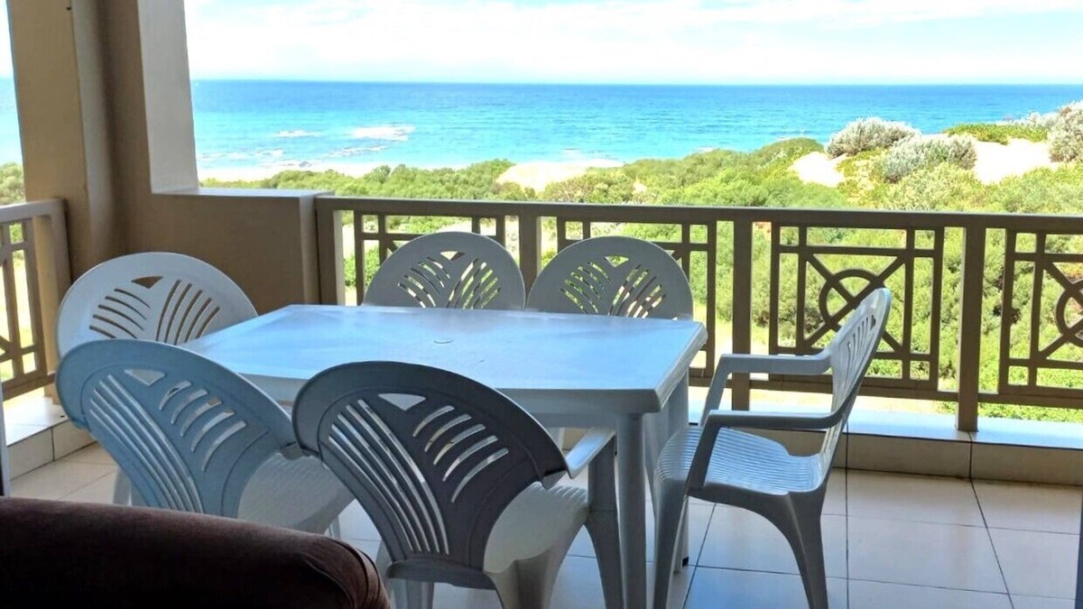 Marina Martinique Apartment | milkwood beachfront ! Family-sized apartment fully equipped kitchen & balcony.