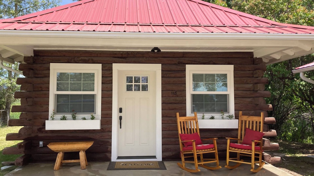 Sheridan Cabin | Mill and Main Cabinn