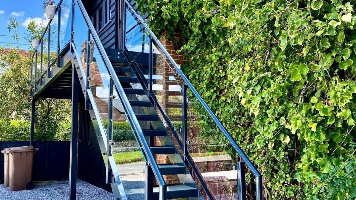 East Tytherley House | Mill Farm Barn in Hampshire -Stunning Garden River