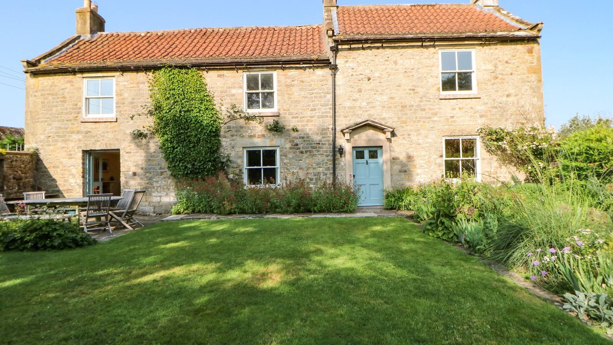 East Layton Cottage | MILL FARM HOUSE, pet friendly, with open fire in Ravensworth