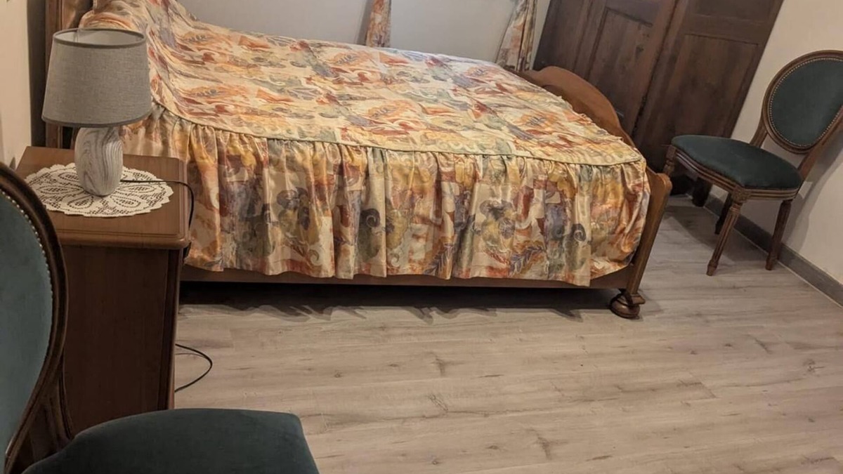 Carla-de-Roquefort Bed & Breakfast | Mill gîte with dining area over the water