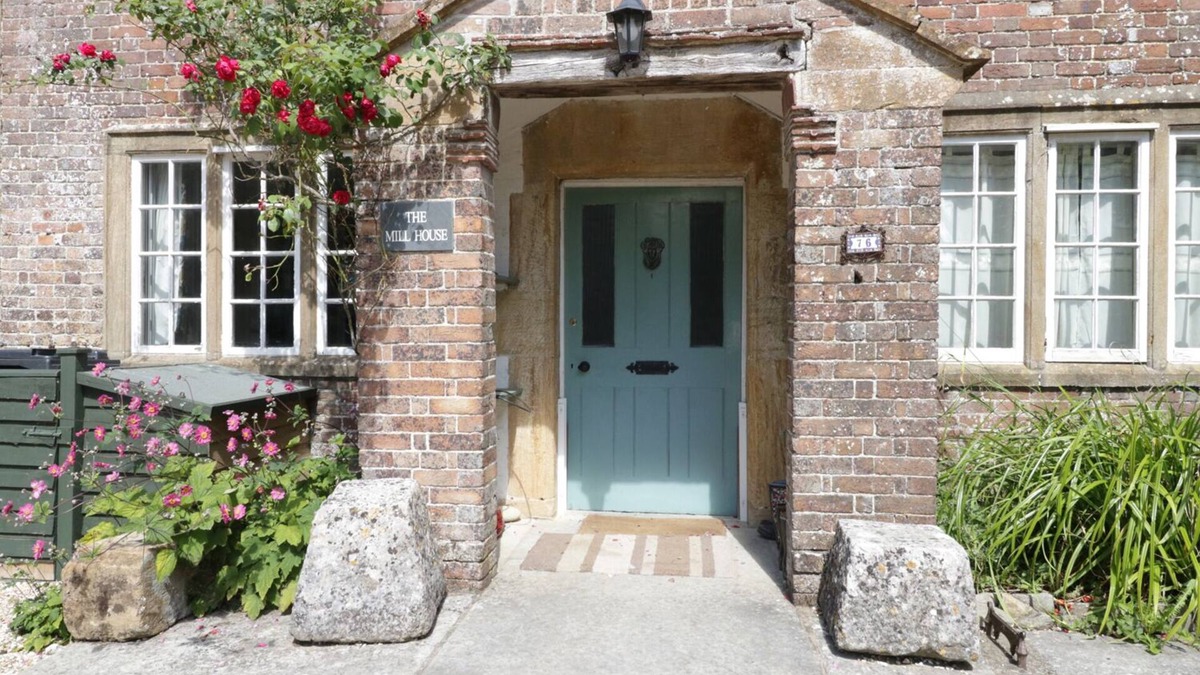 Maiden Newton House | MILL HOUSE, pet friendly, character holiday cottage in Maiden Newton